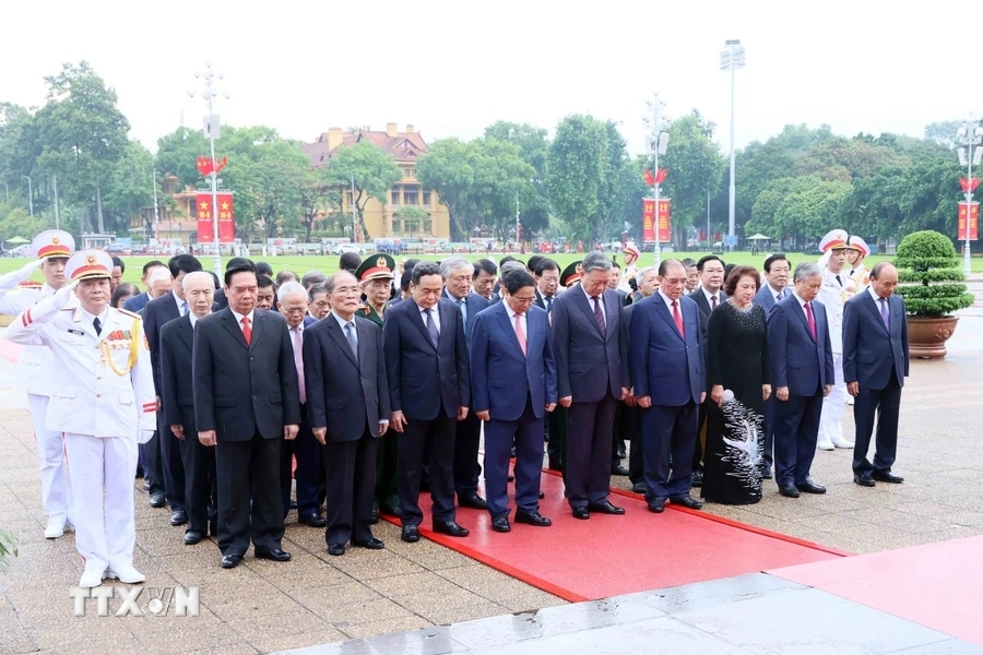 THỜI SỰ 12H TRƯA 30/08/2024: Lãnh đạo Đảng, Nhà nước vào Lăng viếng Chủ tịch Hồ Chí Minh nhân kỷ niệm 79 năm Cách mạng tháng Tám và Quốc khánh 2/9